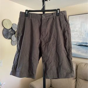 Gray Volcom Men’s Shorts (32)